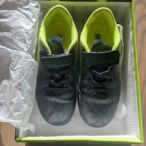 Kids soccer cleats. Size 13